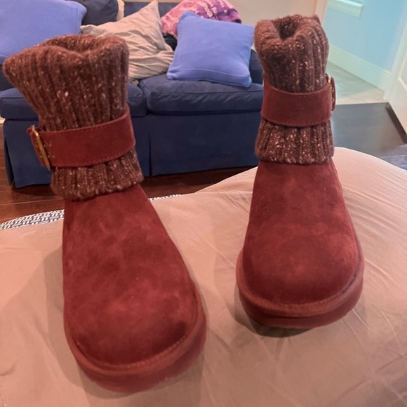 UGG Shoes - UGG Port Wine Cambridge. Sz 7. New in box.
